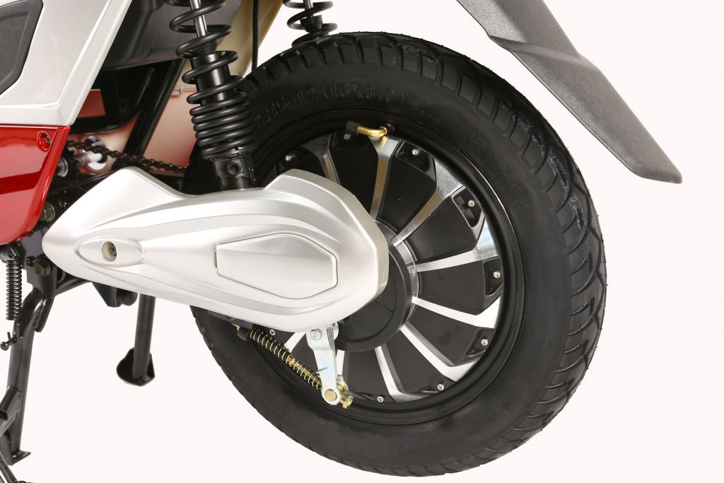 X-Treme Cabo 600 W Cruiser Elite Max 60 Volt Electric Scooter - Red - Wheels